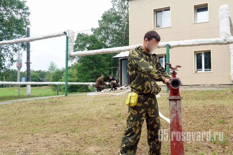 На базе сахалинского омон прошли тренировки по эвакуации личного состава