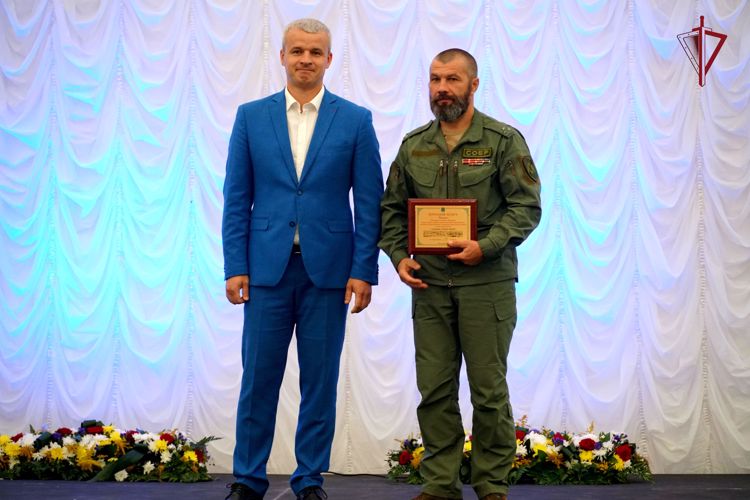 Герои современности отмечены премией администрации Южно-Сахалинска