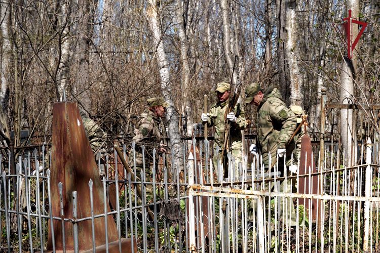 САХАЛИНСКИЕ РОСГВАРДЕЙЦЫ ОБЛАГОРОДИЛИ МОГИЛЫ ГЕРОЕВ СОВЕТСКОГО СОЮЗА И ВЕТЕРАНОВ ВЕЛИКОЙ ОТЕЧЕСТВЕННОЙ ВОЙНЫ