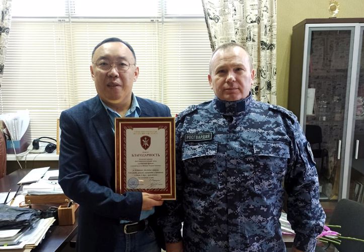  С Днём российской печати поздравили росгвардейцы сахалинских журналистов  