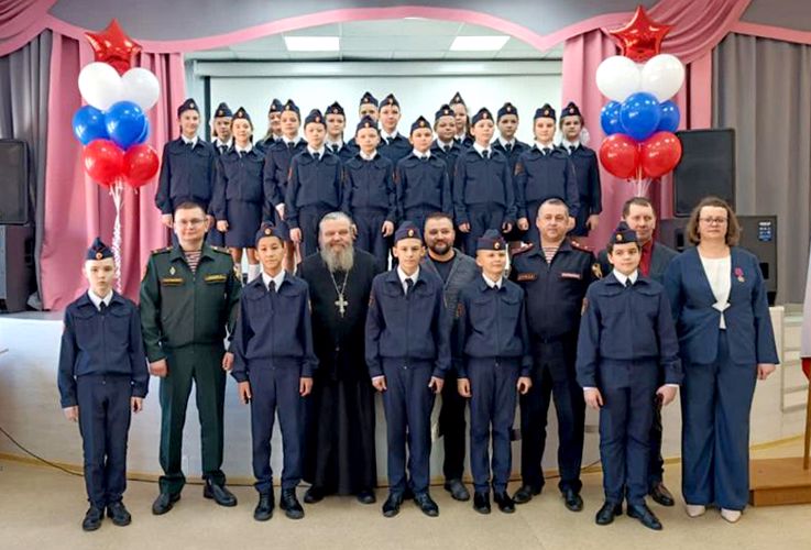 Ученики "Гвардейской смены" поклялись на верность Отечеству 
