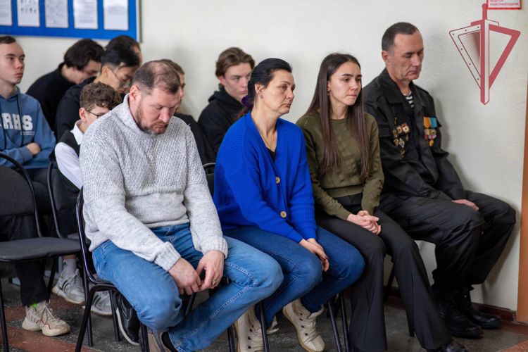 Стенд герою-росгвардейцу открыли в сахалинском техникуме 