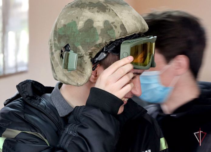 В гостях у сахалинского отряда мобильного особого назначения побывали студенты из Южно-Сахалинска