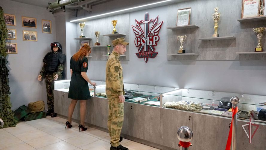 В Южно-Сахалинске открыли выставку о героях и судьбе спецназа к юбилею отряда "Редут" 