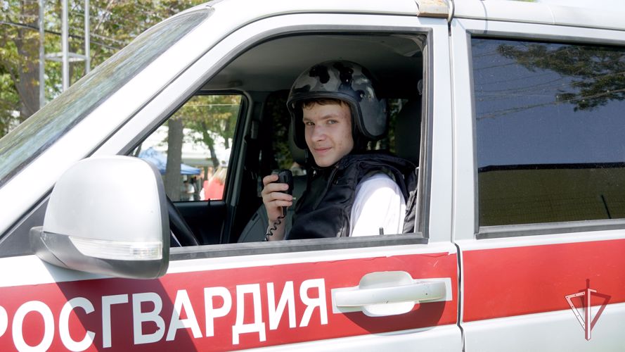 Военные профессии, спорт и творчество: на Сахалине росгвардейцы провели профориентационную акцию
