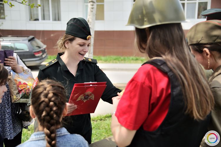 Росгвардейцы продолжают поздравлять ветеранов Великой Отечественной войны с праздником Великой Победы