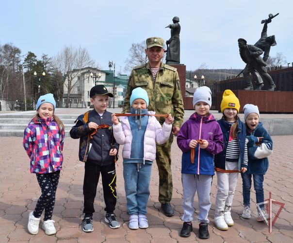 Народная победа: на Сахалине росгвардейцы отметили 9 мая