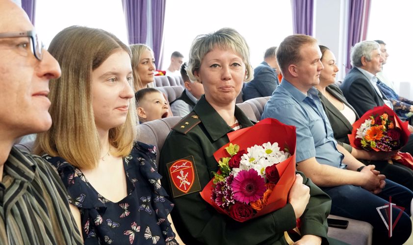  Росгвардейские семьи наградили в Южно-Сахалинске