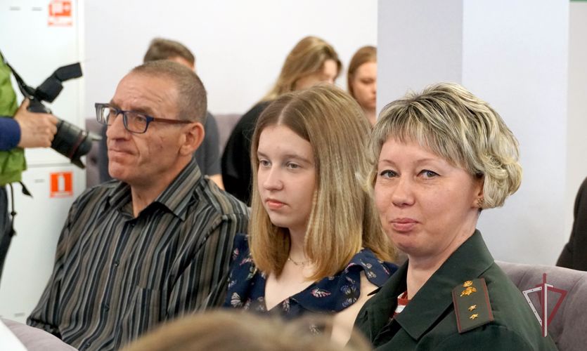  Росгвардейские семьи наградили в Южно-Сахалинске