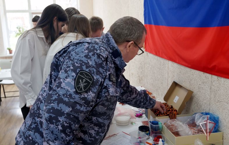 Росгвардейцы присоединились к общественной акции "Георгиевская ленточка"