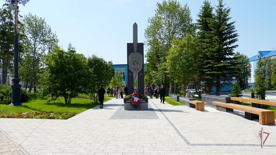  В Южно-Сахалинске открыт сквер "Памяти защитников правопорядка" 