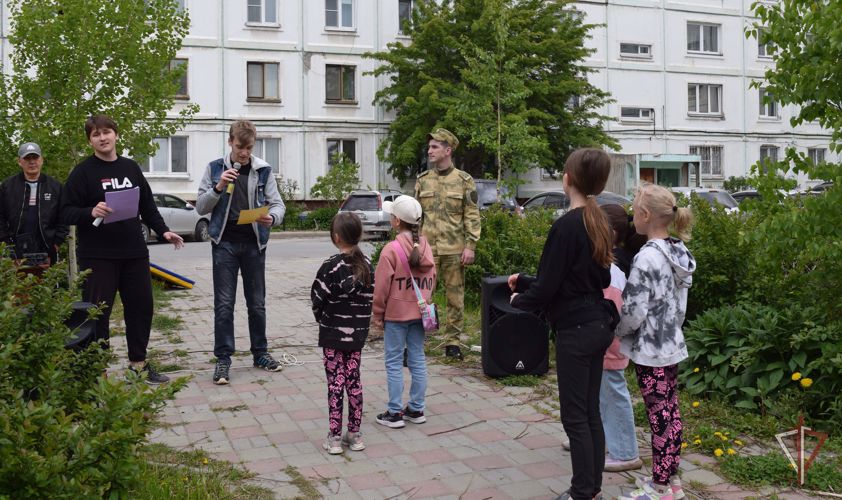 В Международный день защиты детей росгвардейцы провели праздник двора