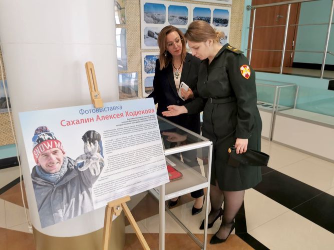 На самой дальней точке восточных рубежей открылась фотовыставка героя-росгвардейца