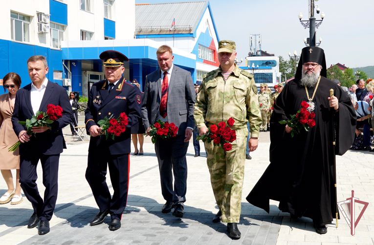  В Южно-Сахалинске открыт сквер "Памяти защитников правопорядка" 