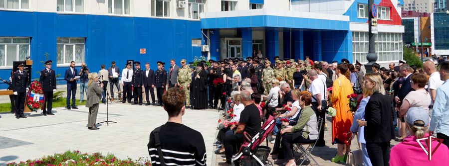  В Южно-Сахалинске открыт сквер "Памяти защитников правопорядка" 