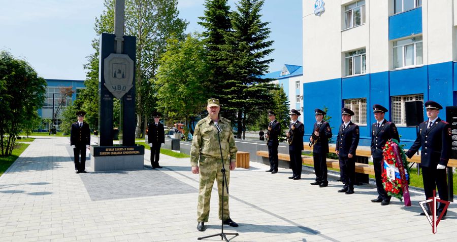  В Южно-Сахалинске открыт сквер "Памяти защитников правопорядка" 