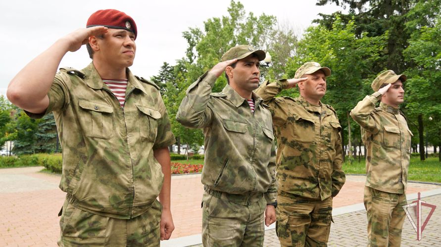 На Сахалине росгвардейцы почтили память боевых товарищей