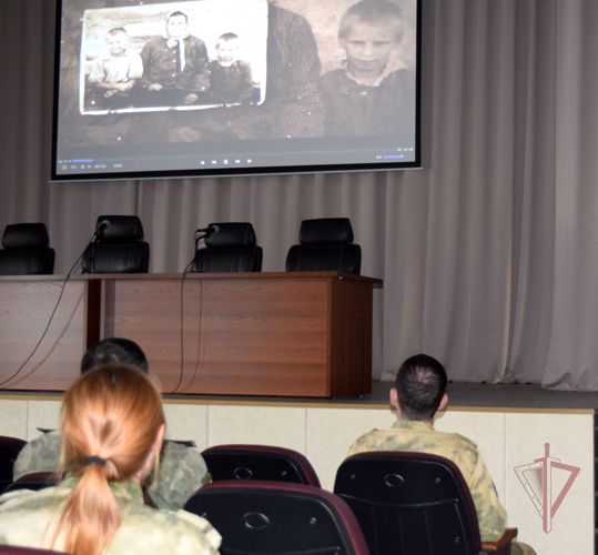 Об офицере боевой судьбы Герое России Анатолии Романове рассказали сахалинским школьникам