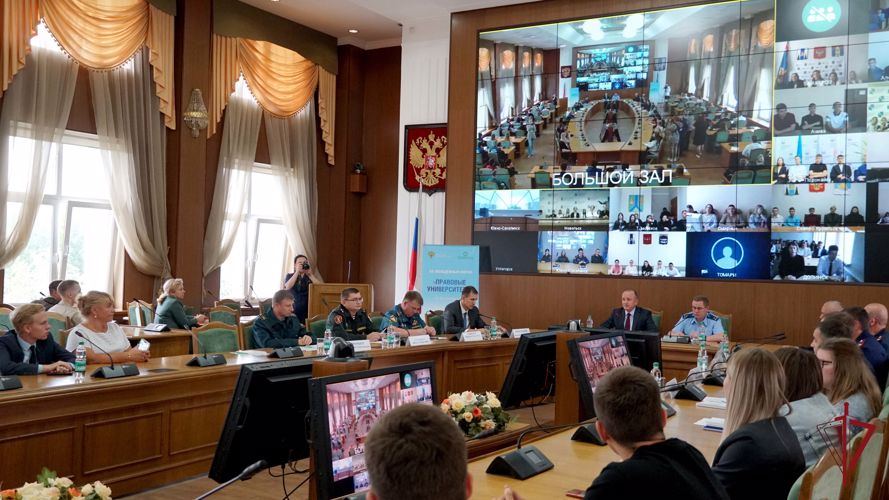 Руководители правоохранительных органов региона ответили на вопросы студентов и школьников