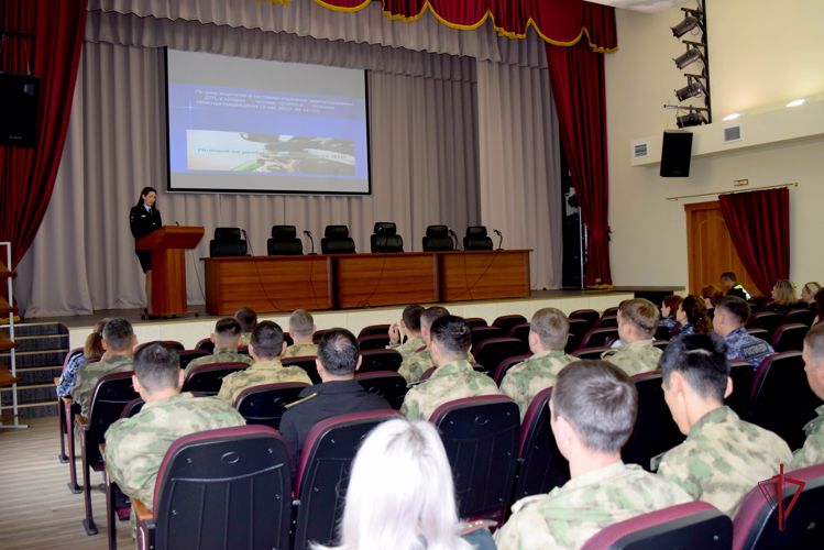Сахалинским росгвардейцам рассказали о профилактике дорожно-транспортных происшествий 