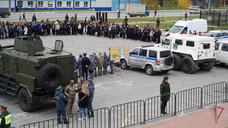 Росгвардейцы приняли участие в военно-патриотической акции «День призывника»