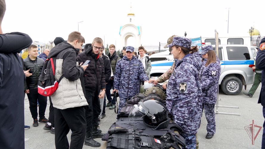 Росгвардейцы приняли участие в военно-патриотической  акции «День призывника» 