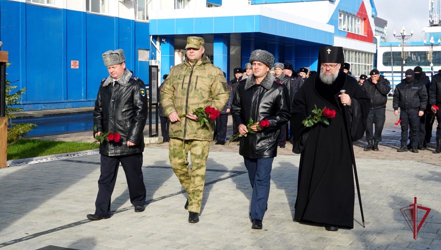 В Южно-Сахалинске прошли мероприятия, посвященные  Дню памяти погибших при выполнении служебных обязанностей сотрудников органов внутренних дел Российской Федерации