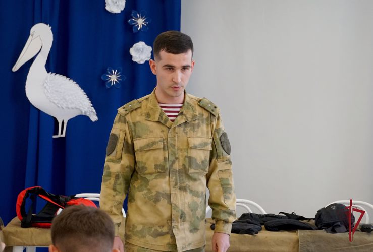 В Южно-Сахалинске росгвардейцы приняли участие в уроке безопасности