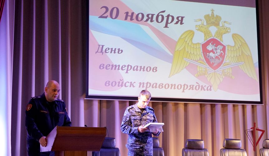 В Южно - Сахалинске росгвардейцы поздравили региональный совет ветеранов войск правопорядка с праздником 