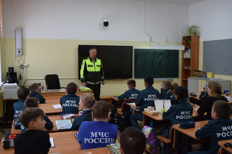 В Южно-Сахалинске офицер росгвардии провел акцию  «ВНИМАНИЕ, ПЕШЕХОД!»  