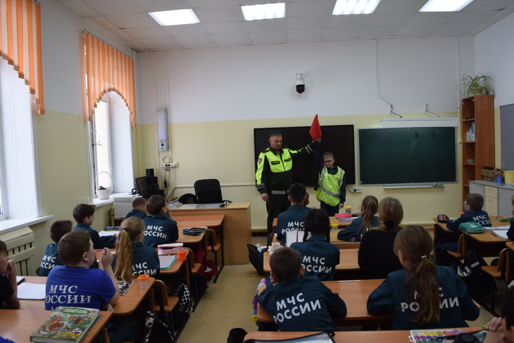 В Южно-Сахалинске офицер росгвардии провел акцию  «ВНИМАНИЕ, ПЕШЕХОД!»  
