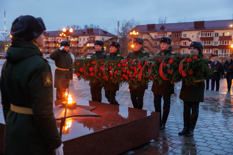 Памятные мероприятия в День Героев Отечества прошли в Сахалинской области