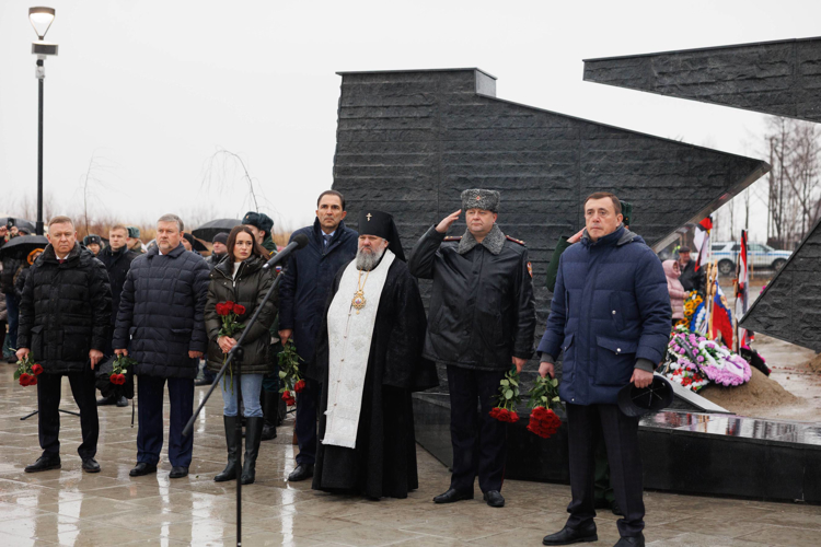 Памятные мероприятия в День Героев Отечества прошли в Сахалинской области