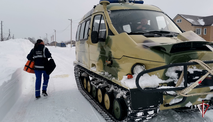 Росгвардейцы на Сахалине участвуют в ликвидации последствий циклона