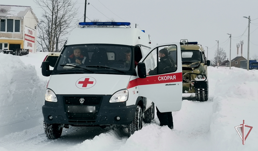 Росгвардейцы на Сахалине участвуют в ликвидации последствий циклона