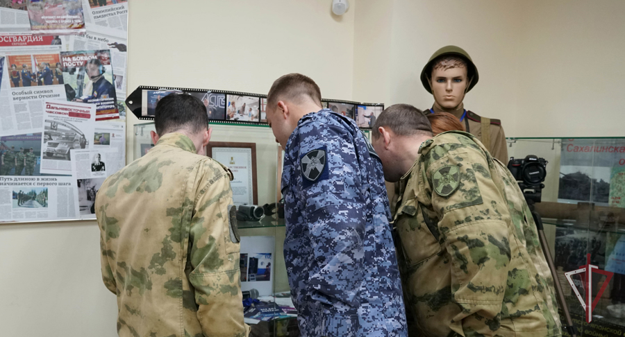В управлении Росгвардии по Сахалинской области открыли выставку о работе ведомственной пресс - службы