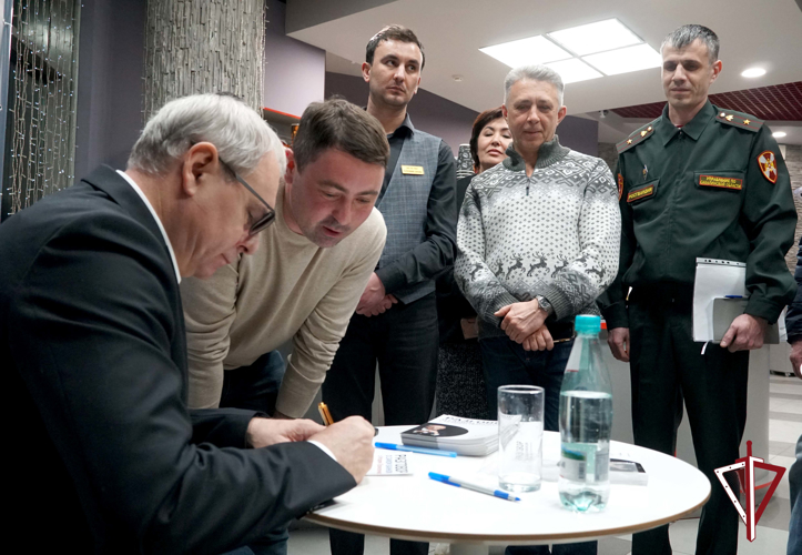 Сахалинские росгвардейцы приняли участие во встрече «Разговоры о самом важном»