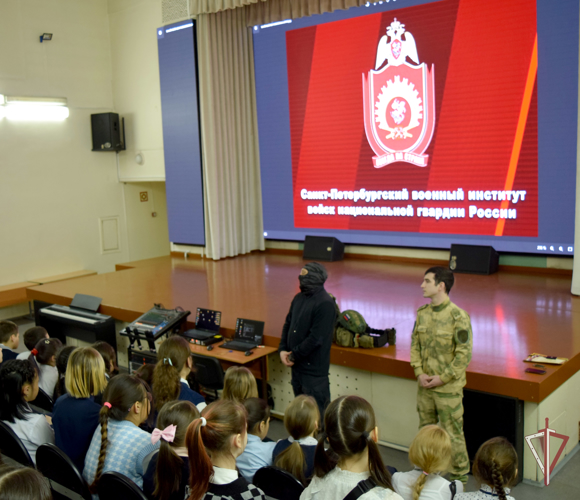 «Урок мужества» провели росгвардейцы для школьников начальных классов 