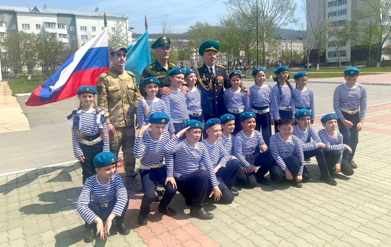 В Южно-Сахалинской начальной школе № 21 прошел смотр строя и песни 