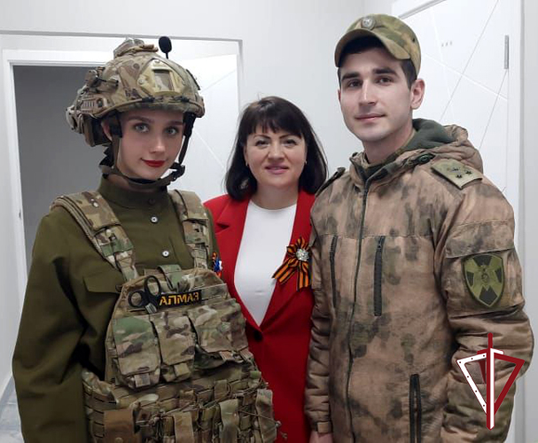 Росгвардейцы поддержали акцию «Поздравим всем двором», посвященную 79-ой годовщине Победы в Великой Отечественной войне