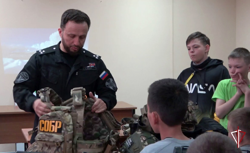 Ученики росгвардейского кадетского класса побывали в гостях у своих наставников