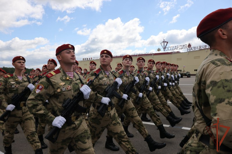 Директор Росгвардии генерал армии Виктор Золотов принял участие в посвященных 100-летию дивизии имени Ф.Э. Дзержинского торжественных мероприятиях 