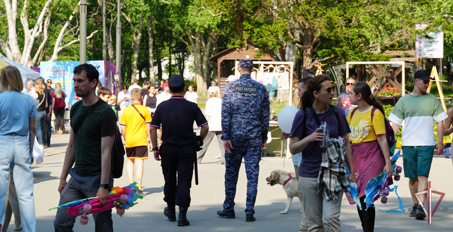 На Сахалине охрану общественного порядка в выходные дни обеспечивали росгвардейцы