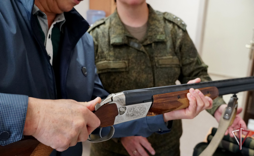 Сахалинцы отдают своё оружие для  участников cпециальной военной операции
