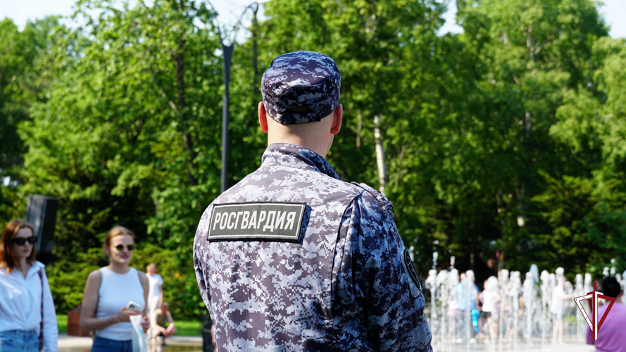 На Сахалине охрану общественного порядка в выходные дни обеспечивали росгвардейцы