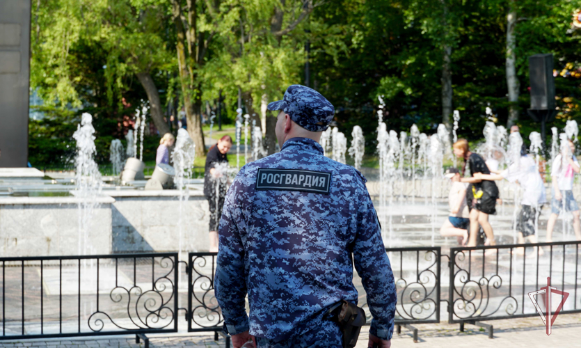 На Сахалине охрану общественного порядка в выходные дни обеспечивали росгвардейцы