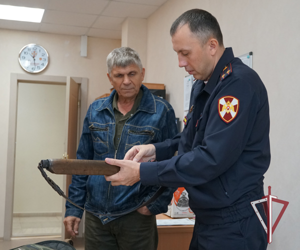 Сахалинцы отдают своё оружие для  участников cпециальной военной операции