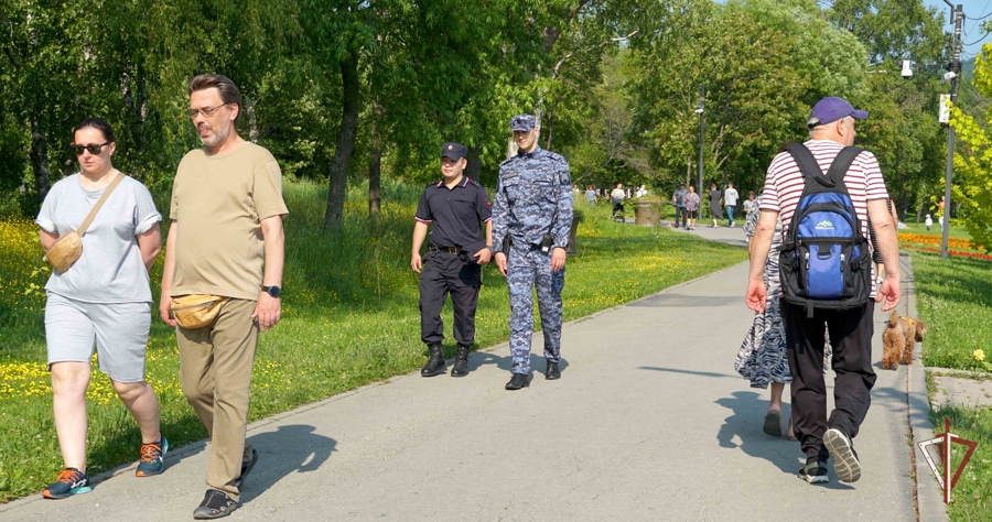 На Сахалине охрану общественного порядка в выходные дни обеспечивали росгвардейцы