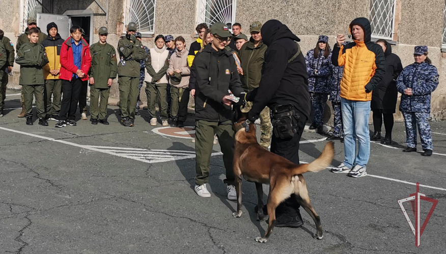 В отделе Южно-Сахалинской вневедомственной охраны прошел день открытых дверей