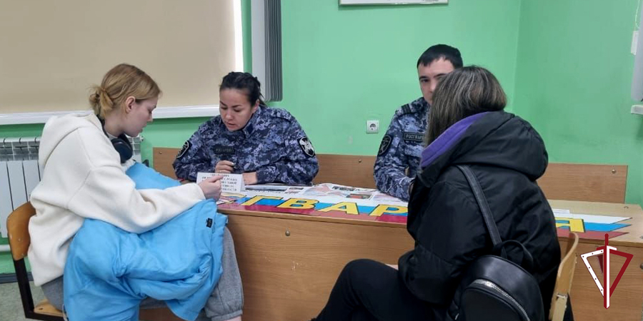 Росгвардейцы приняли участие в «Ярмарке профессий»